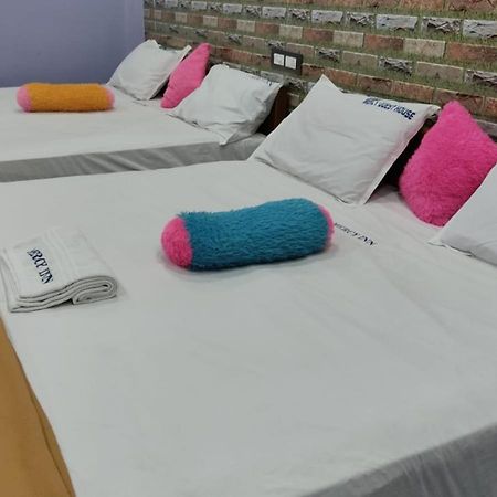 Mercy Inn Csennai Kültér fotó